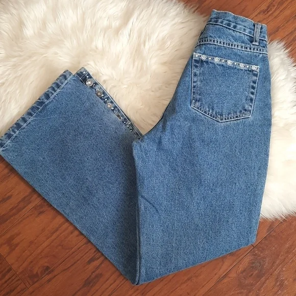 R21 Y2K Highrise Embroidered Button Flare Jeans - Picture 4 of 9